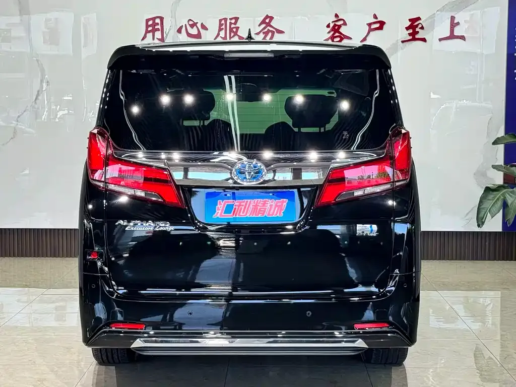 Toyota Alphard — фото 8