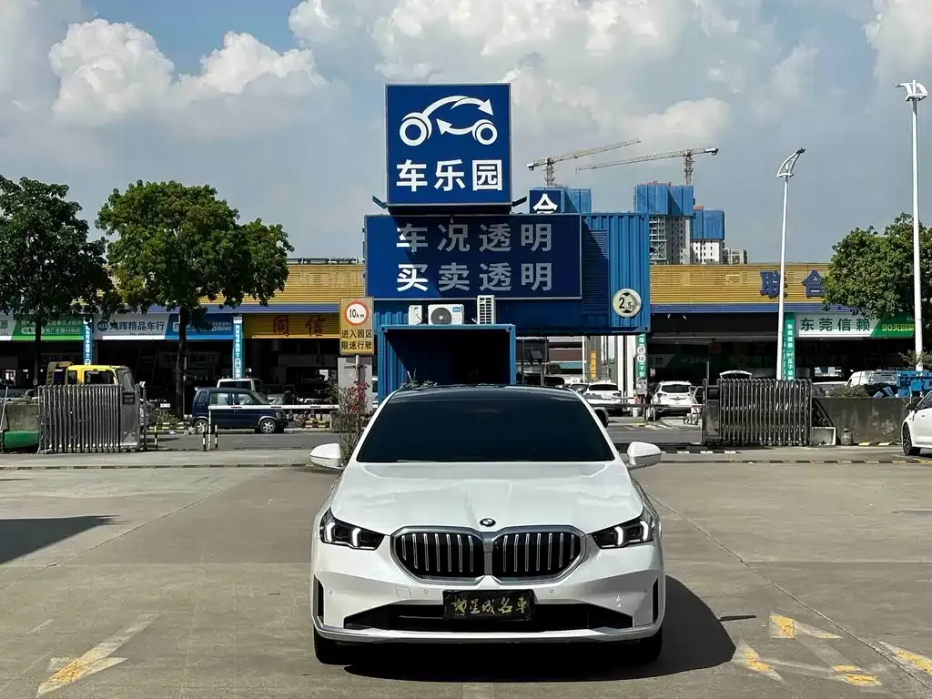 BMW 5 Series — фото 10