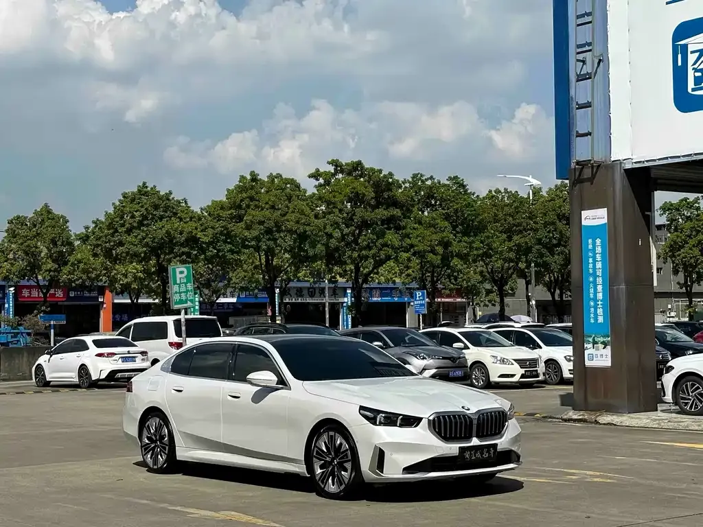 BMW 5 Series — фото 5