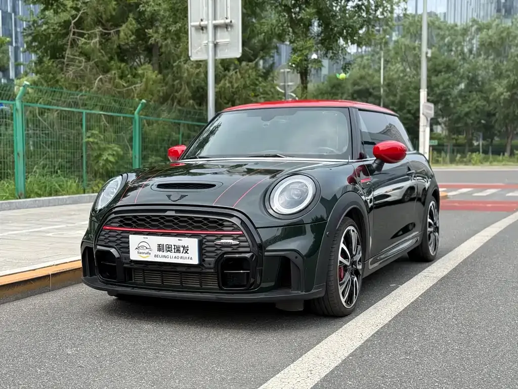 MINI JCW (John Cooper Works) — фото 1