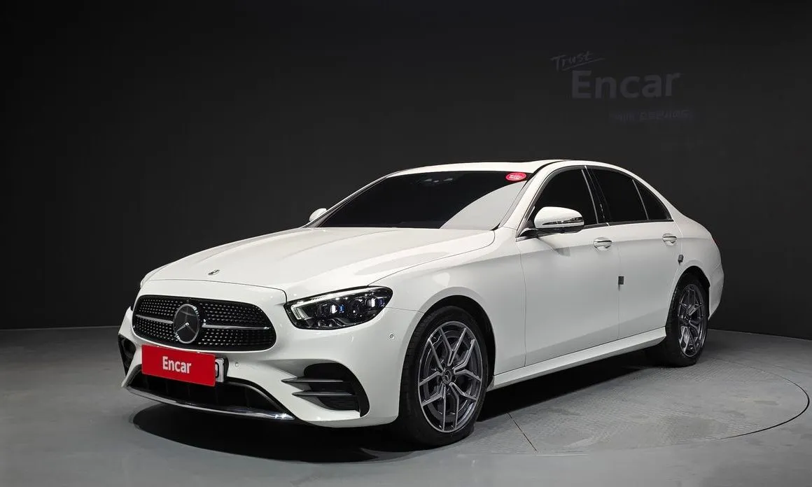Mercedes-Benz E-Class — фото 1