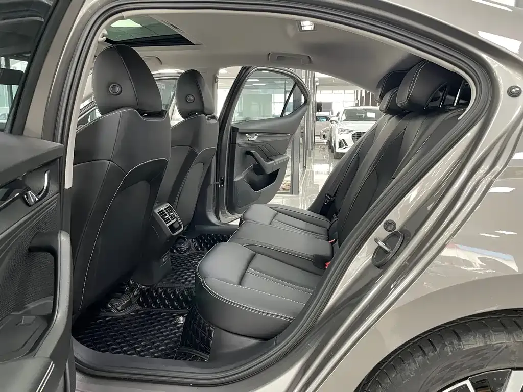 Skoda Octavia — фото 2