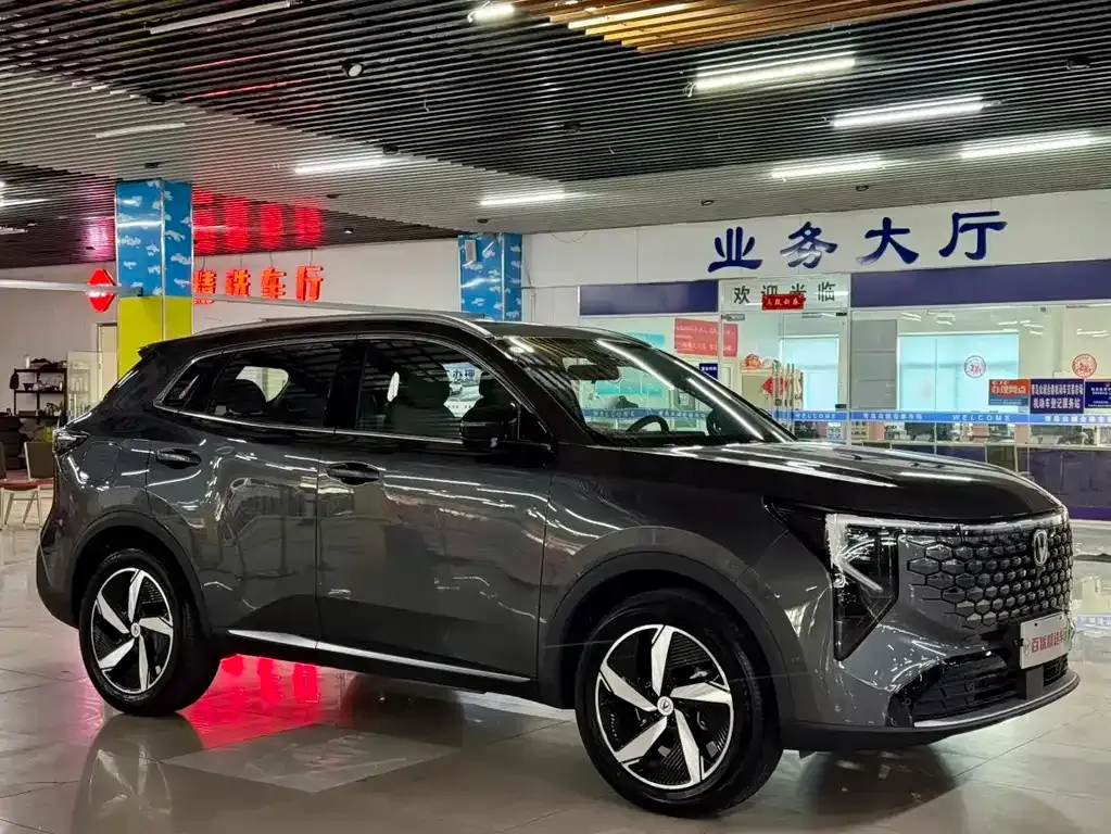 Changan CS55PLUS PHEV — фото 10