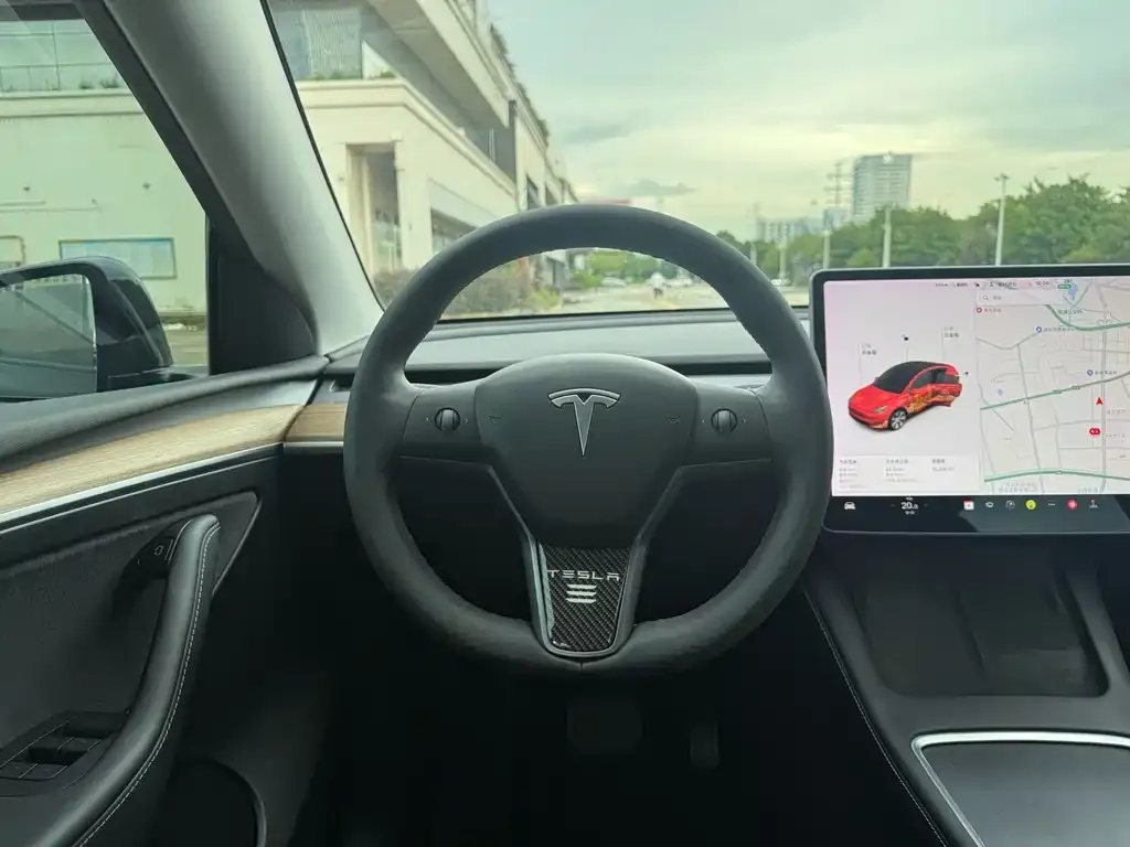 Tesla Model Y — фото 3
