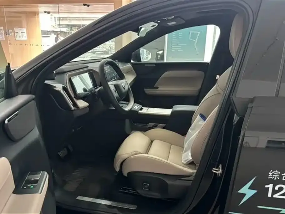 Volvo XC70 Plug-in Hybrid 2025 из CN, фото 6