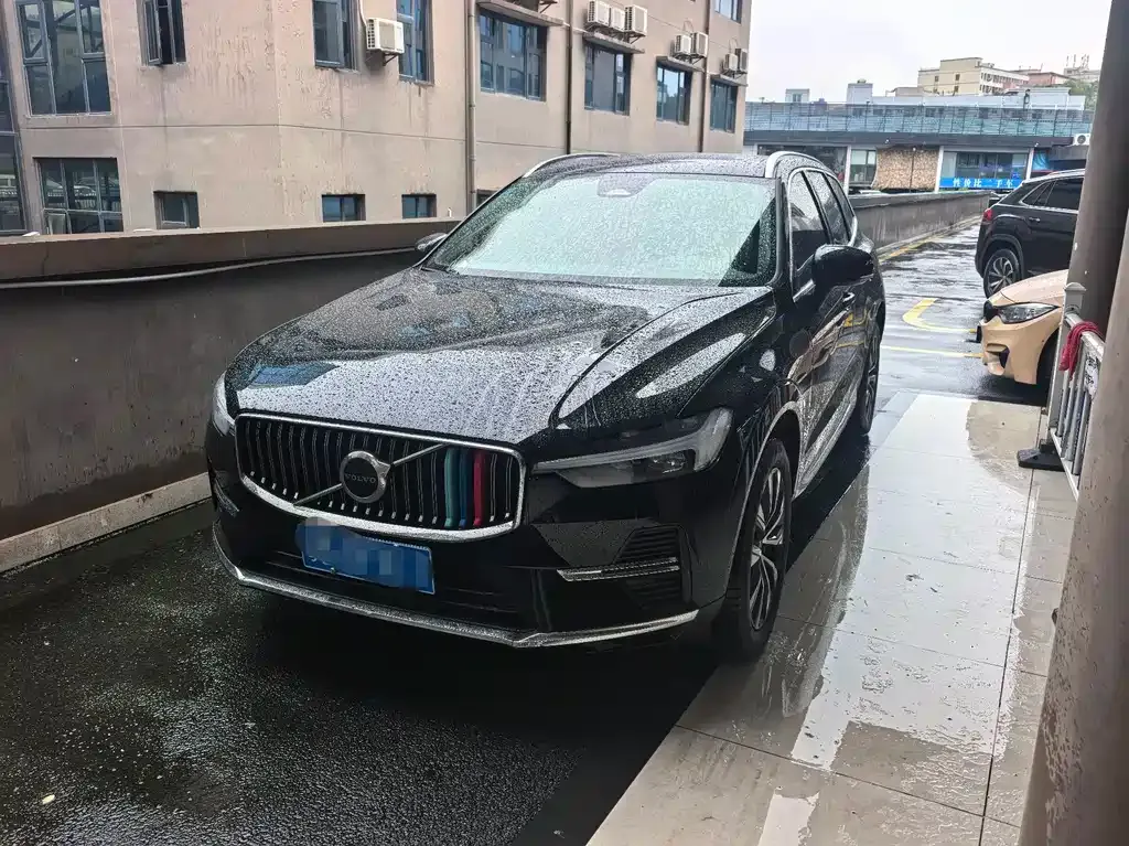 Volvo XC60 — фото 1