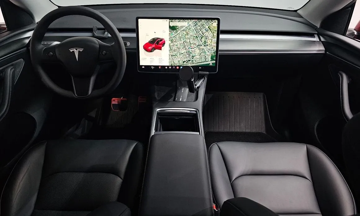 Tesla Model Y — фото 6