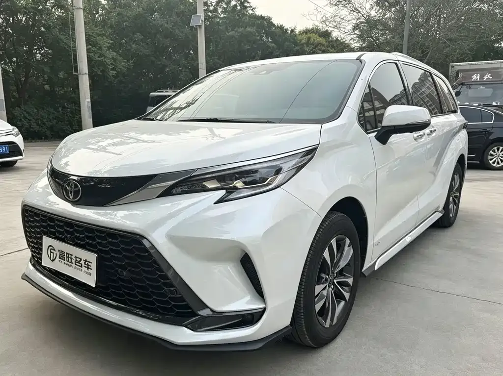 Toyota Granvia — фото 1