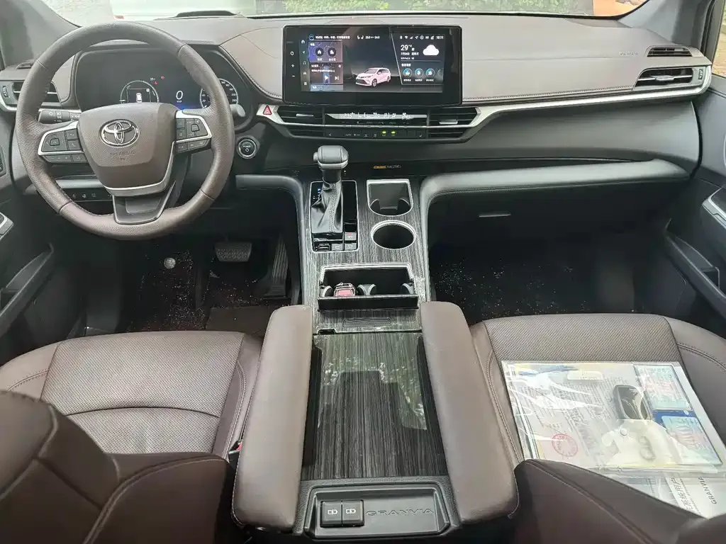 Toyota Granvia — фото 3