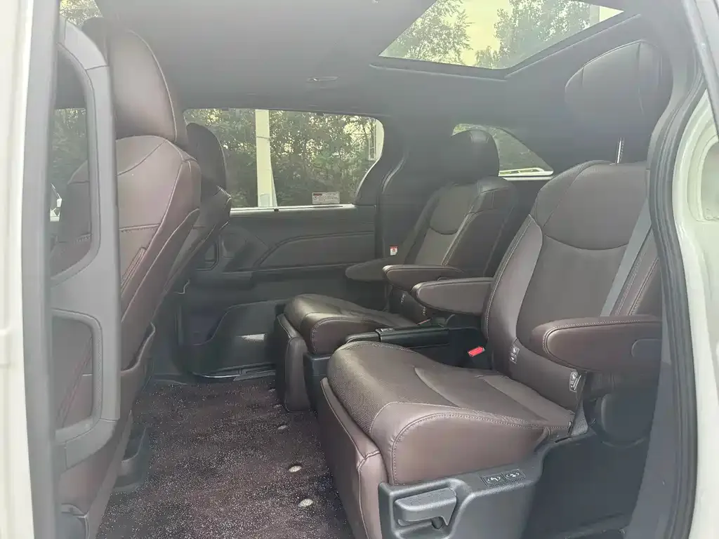 Toyota Granvia — фото 10