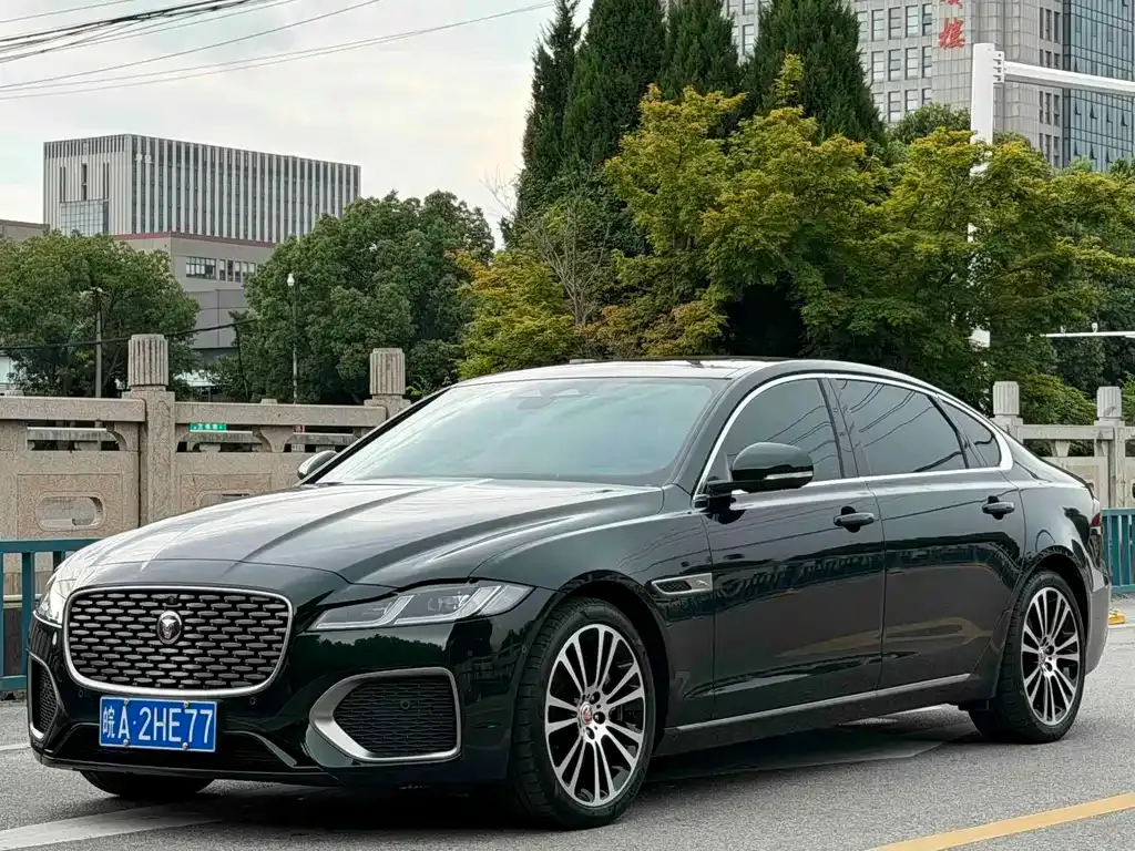 Jaguar XFL — фото 1