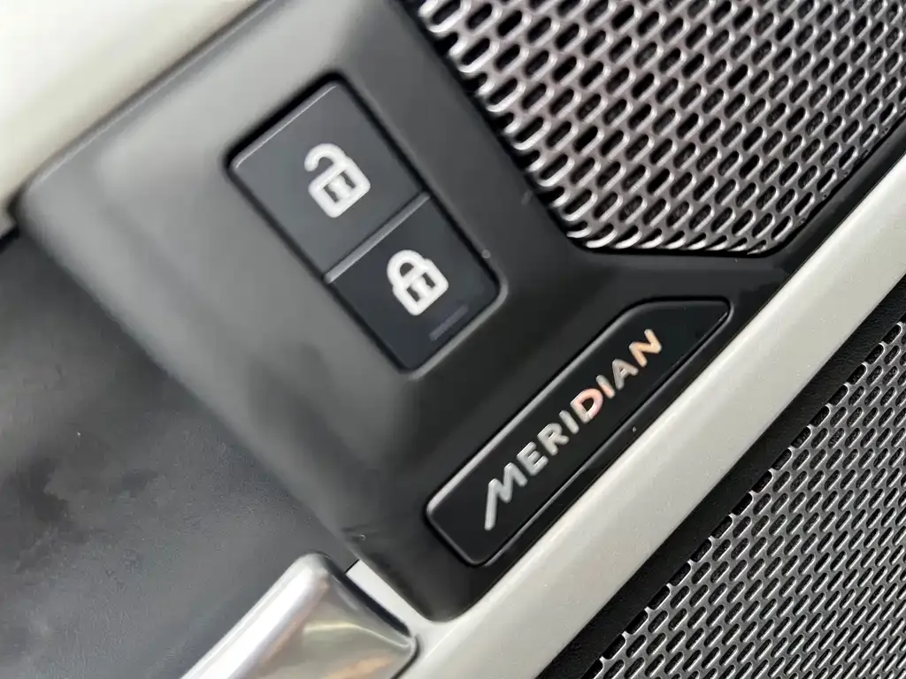 Land Rover Defender — фото 4