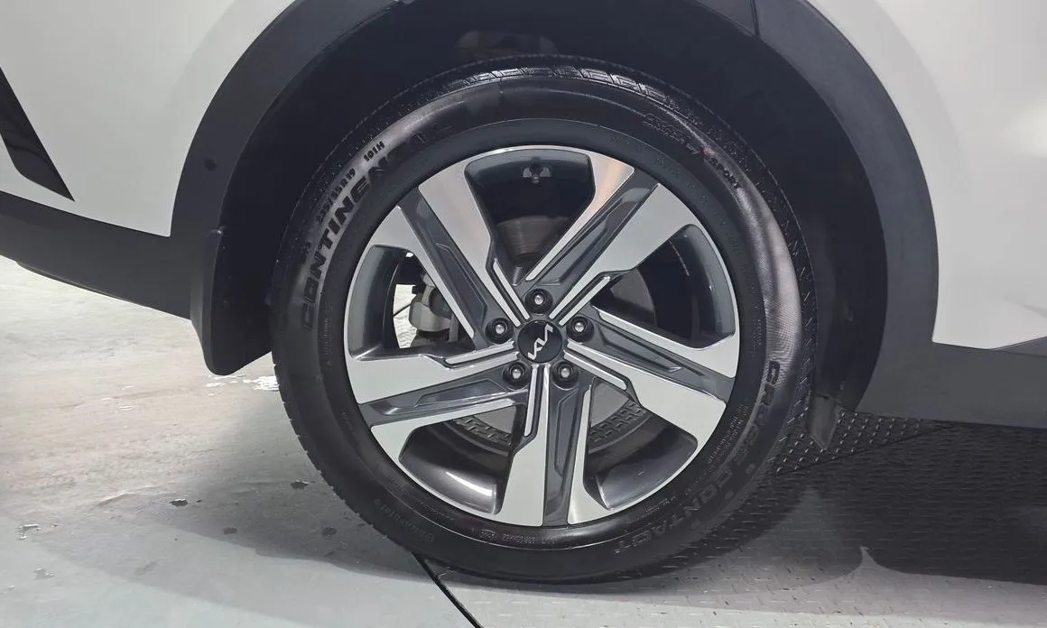 Kia Sorento — фото 8