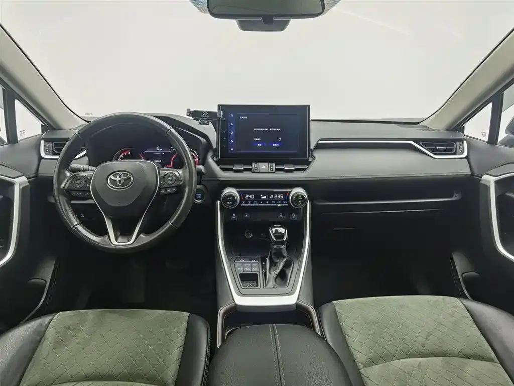 Toyota RAV4 — фото 4