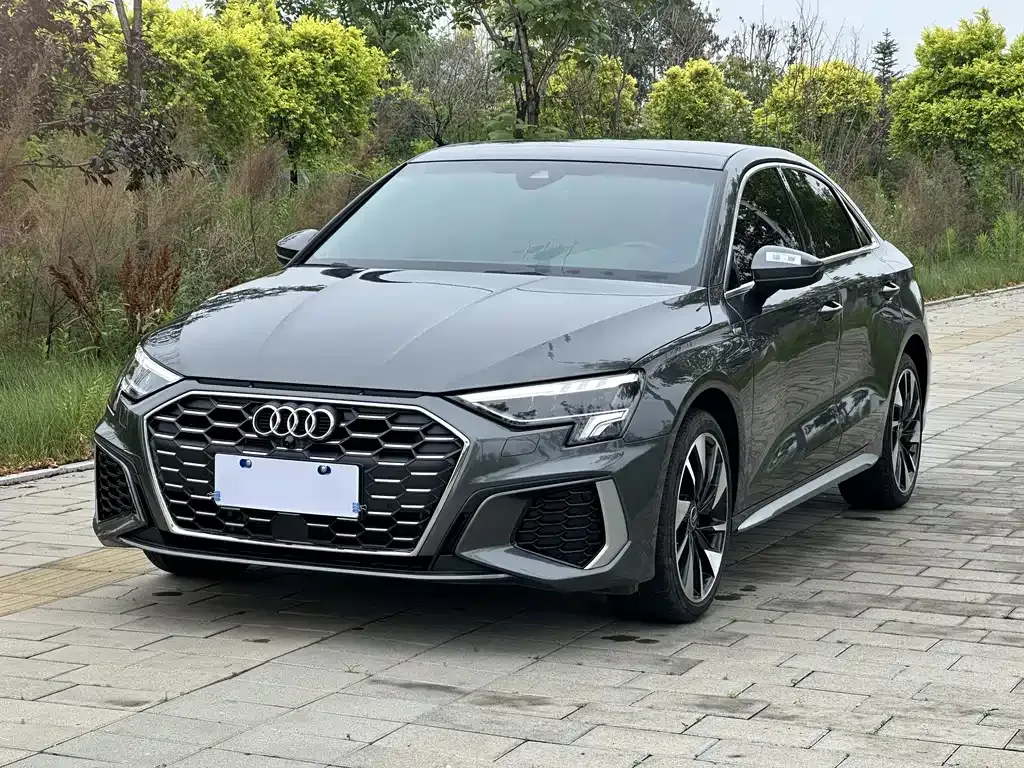 Audi A3 — фото 1