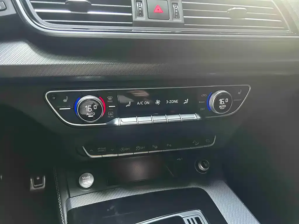 Audi Q5L Sportback — фото 7