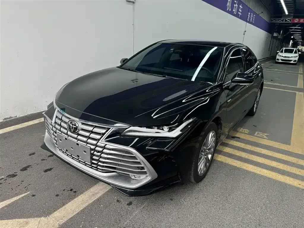 Toyota Avalon — фото 1