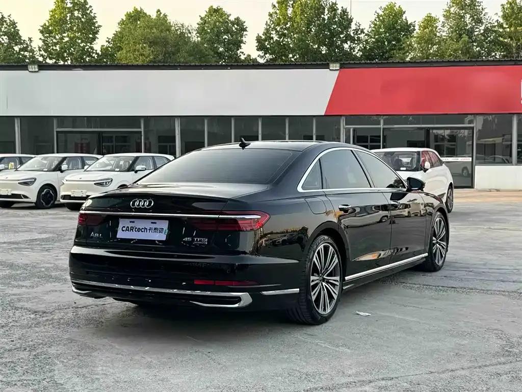 Audi A8 — фото 6
