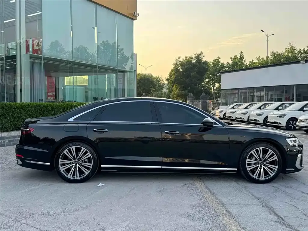 Audi A8 — фото 3