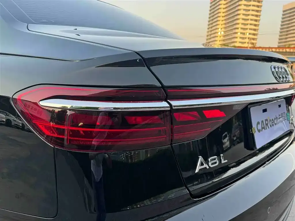 Audi A8 — фото 4