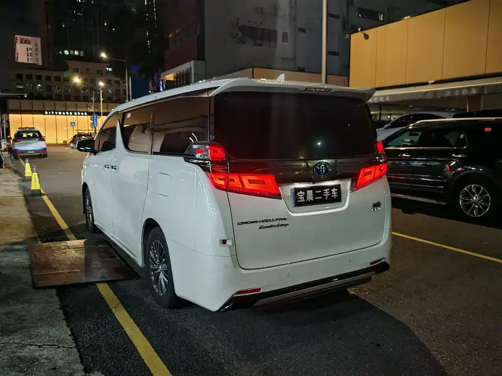 Toyota Vellfire — фото 4