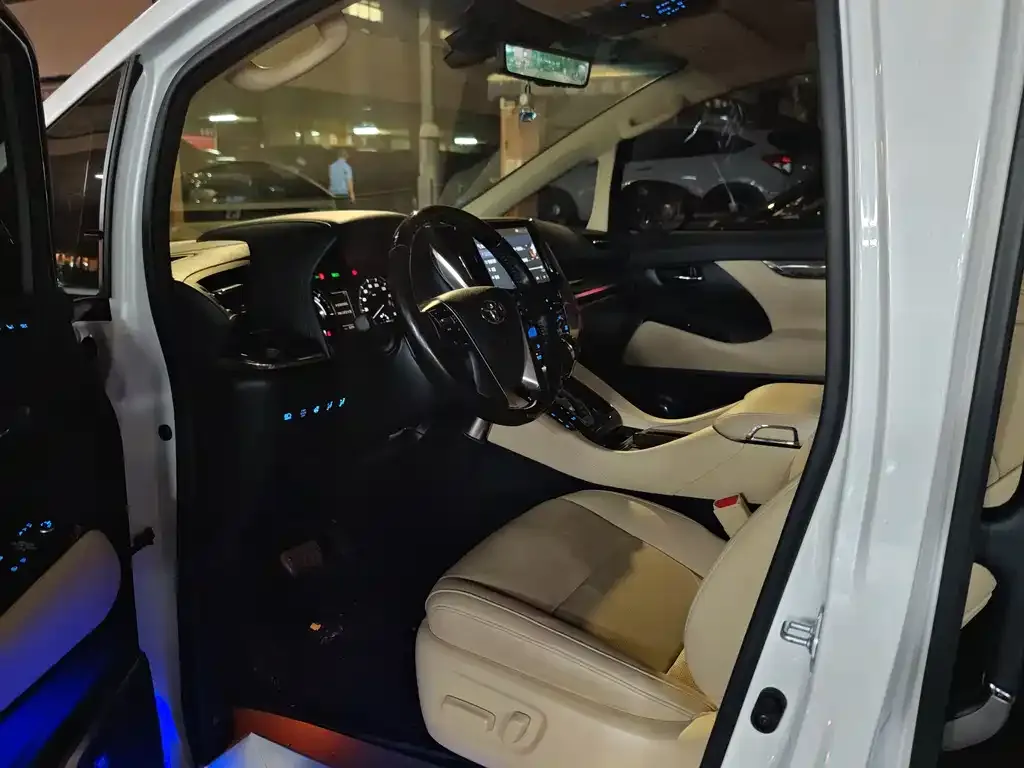 Toyota Vellfire — фото 6