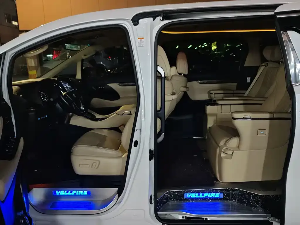 Toyota Vellfire — фото 5