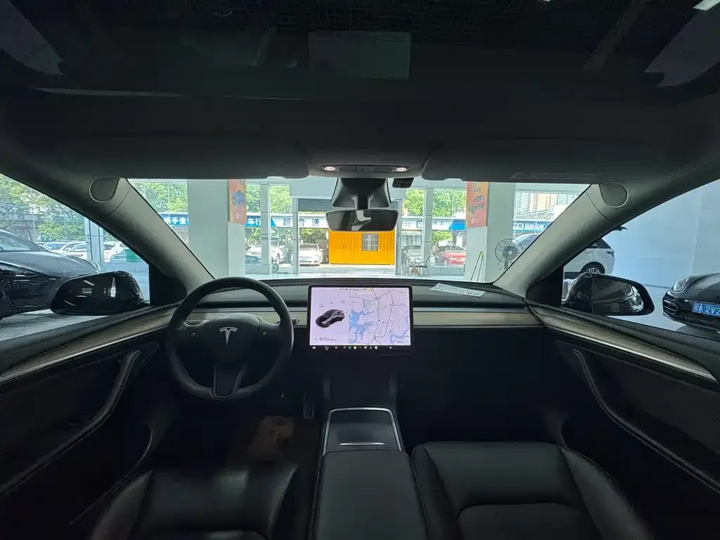 Tesla Model Y — фото 6