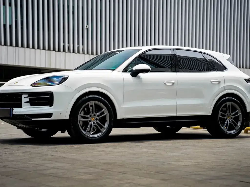 Porsche Cayenne — фото 1