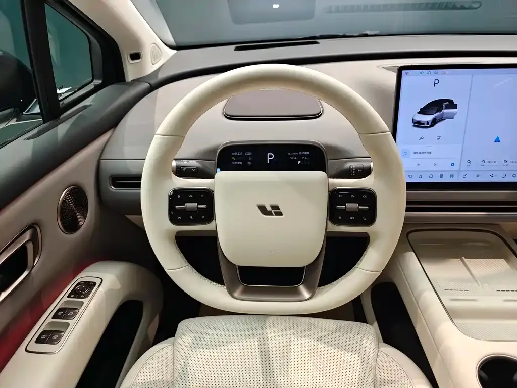 Li Auto i8 — фото 10