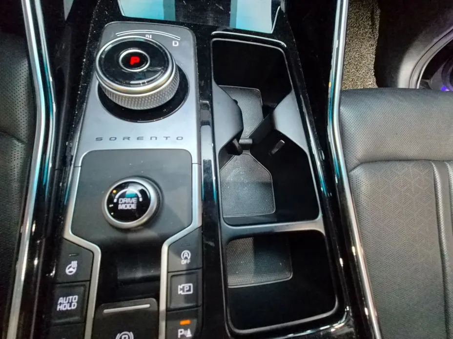 Kia Sorento — фото 8