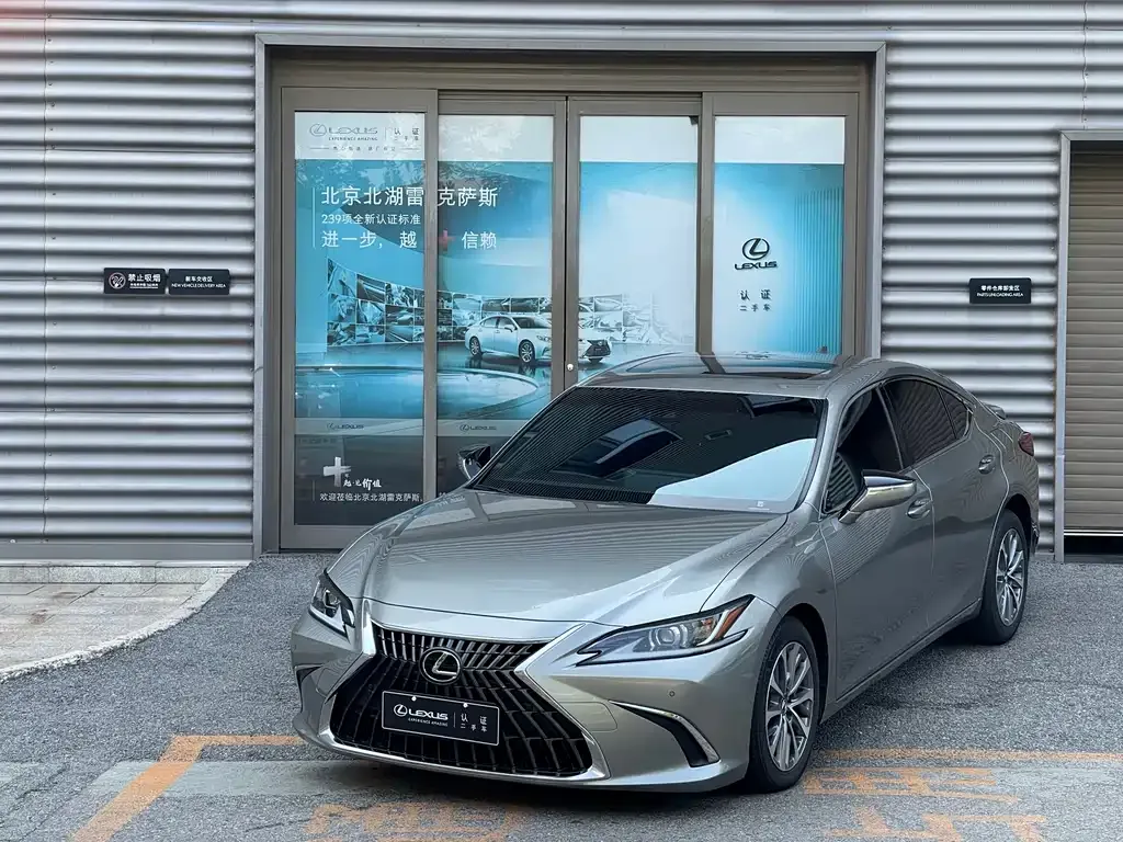 Lexus ES — фото 1