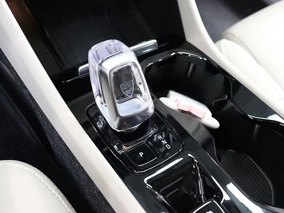 Volvo XC40 2024 из KR, фото 5