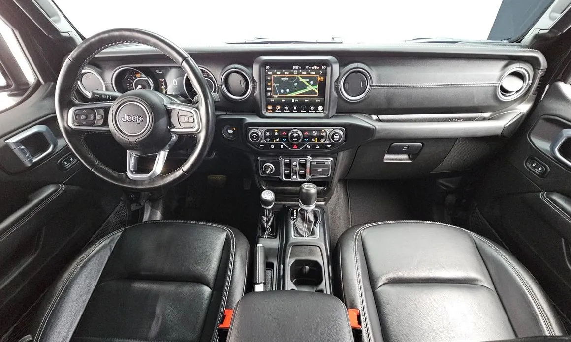 Jeep Wrangler — фото 8