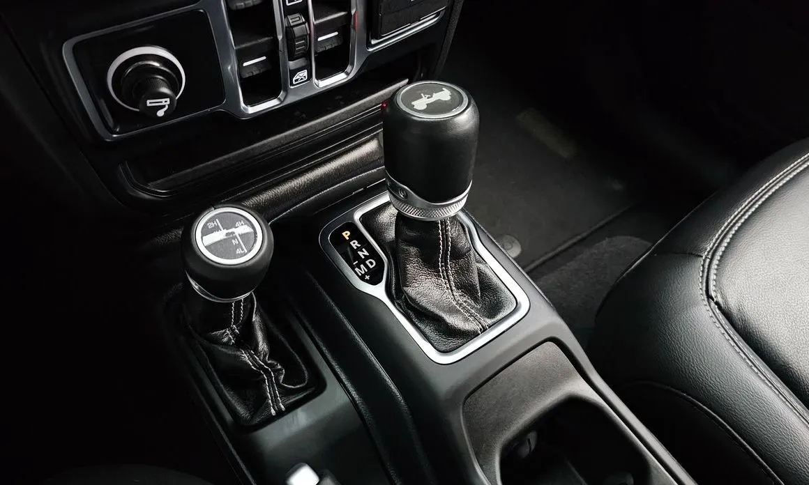 Jeep Wrangler — фото 10