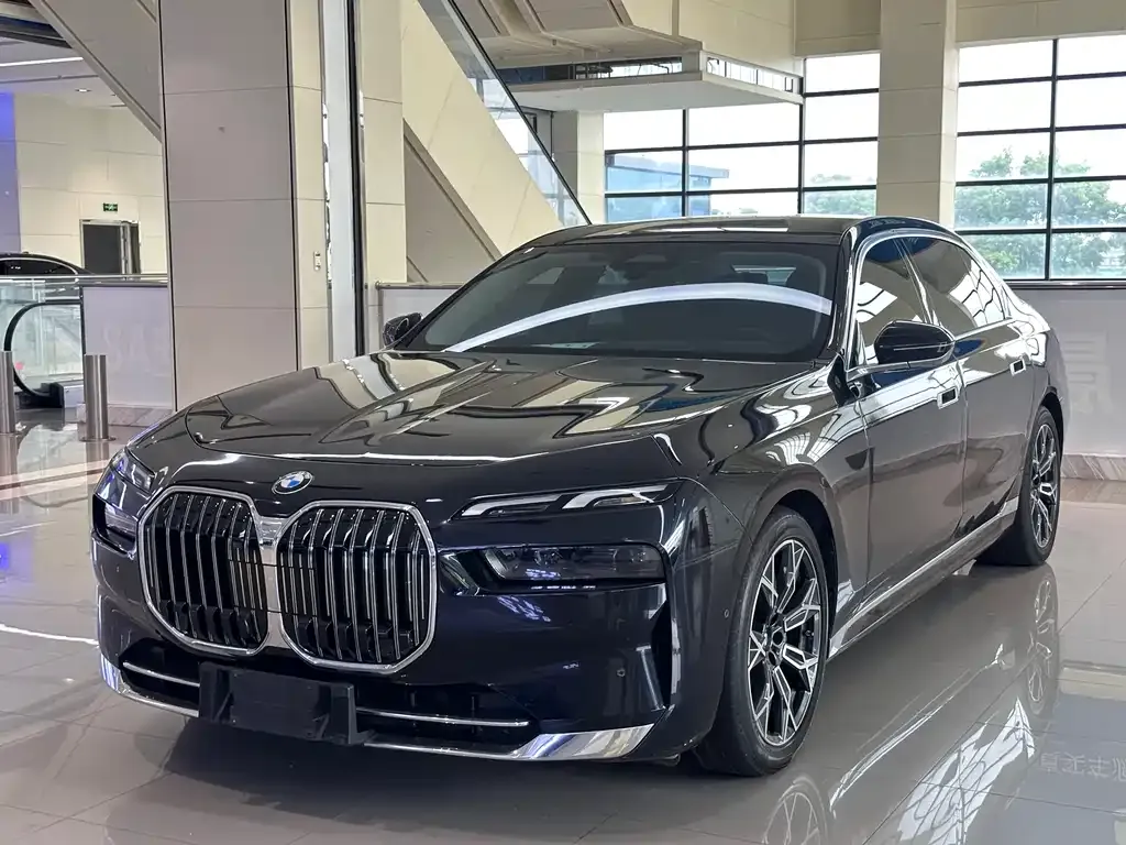 BMW 7 Series — фото 1
