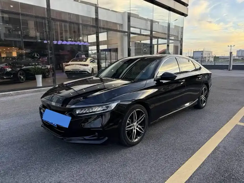 Honda Accord — фото 1