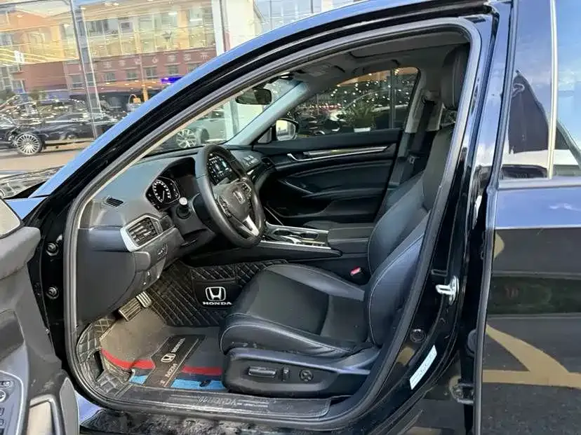 Honda Accord — фото 9