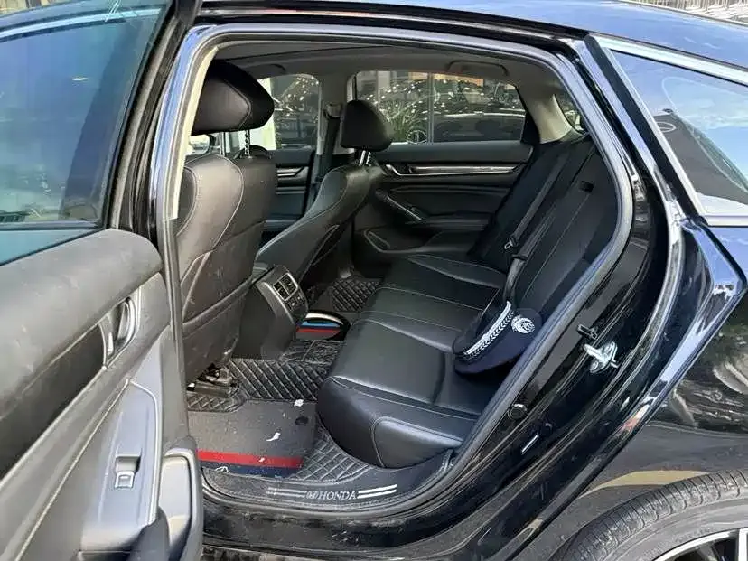 Honda Accord — фото 10
