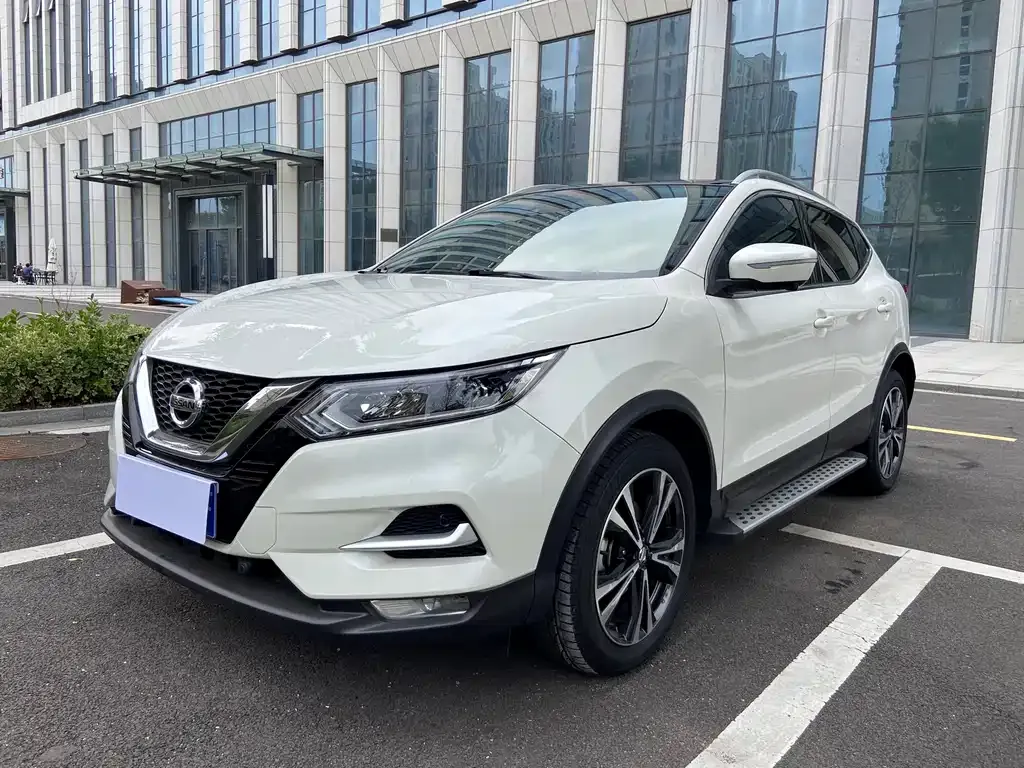 Nissan Qashqai — фото 1