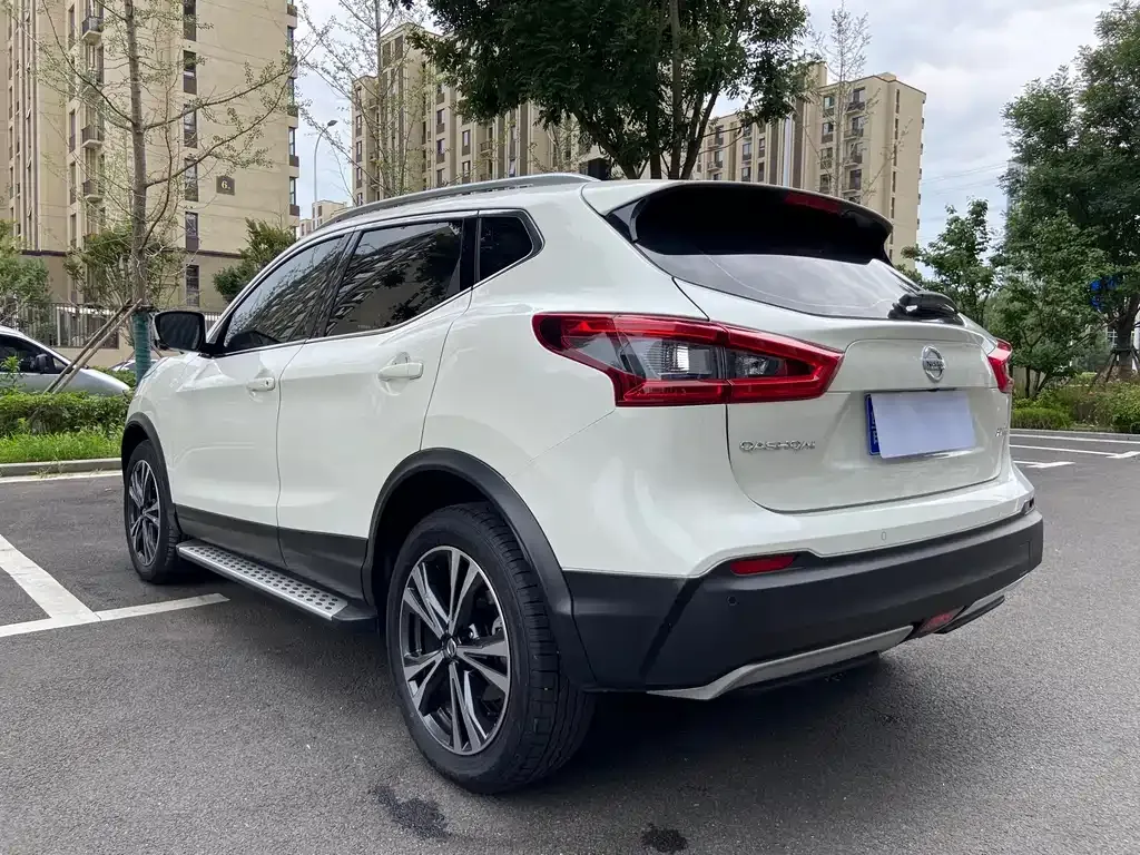 Nissan Qashqai — фото 7