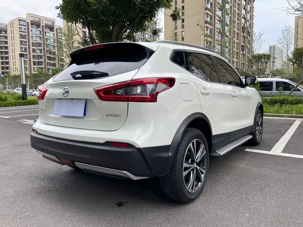 Nissan Qashqai — фото 4