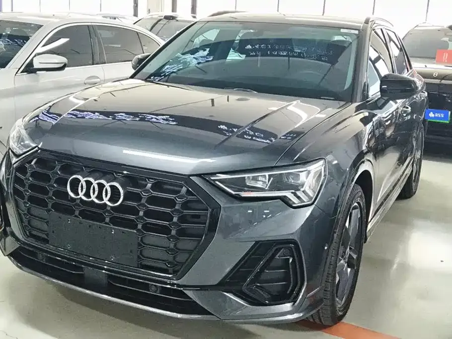 Audi Q3 — фото 1