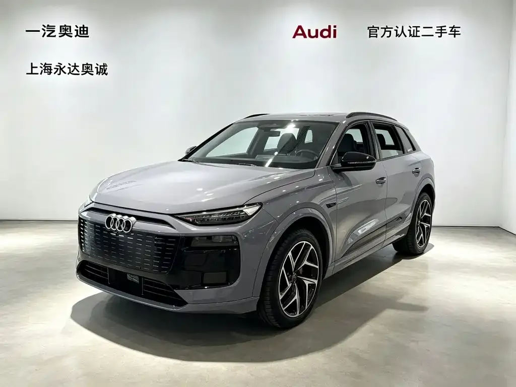Audi Q6L e-tron — фото 1