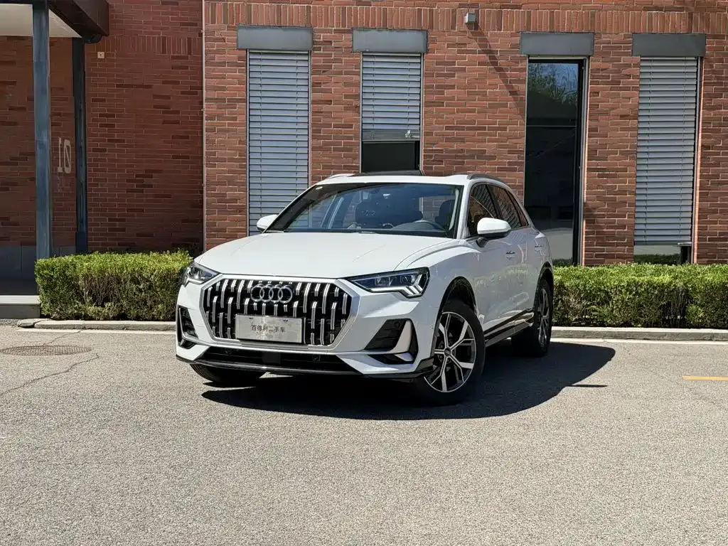 Audi Q3 — фото 1