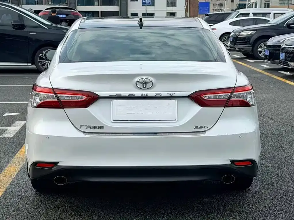 Toyota Camry — фото 4