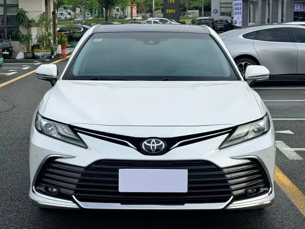 Toyota Camry — фото 3