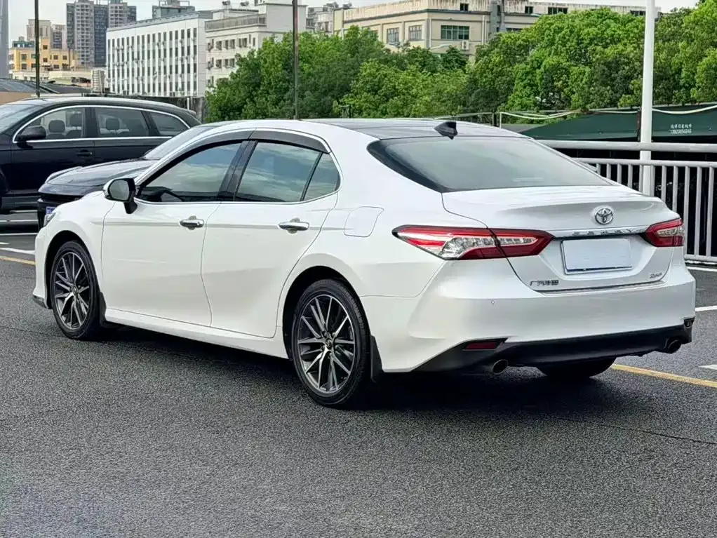 Toyota Camry — фото 8
