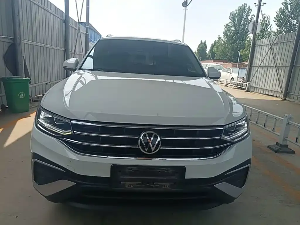 Volkswagen Tiguan L — фото 6