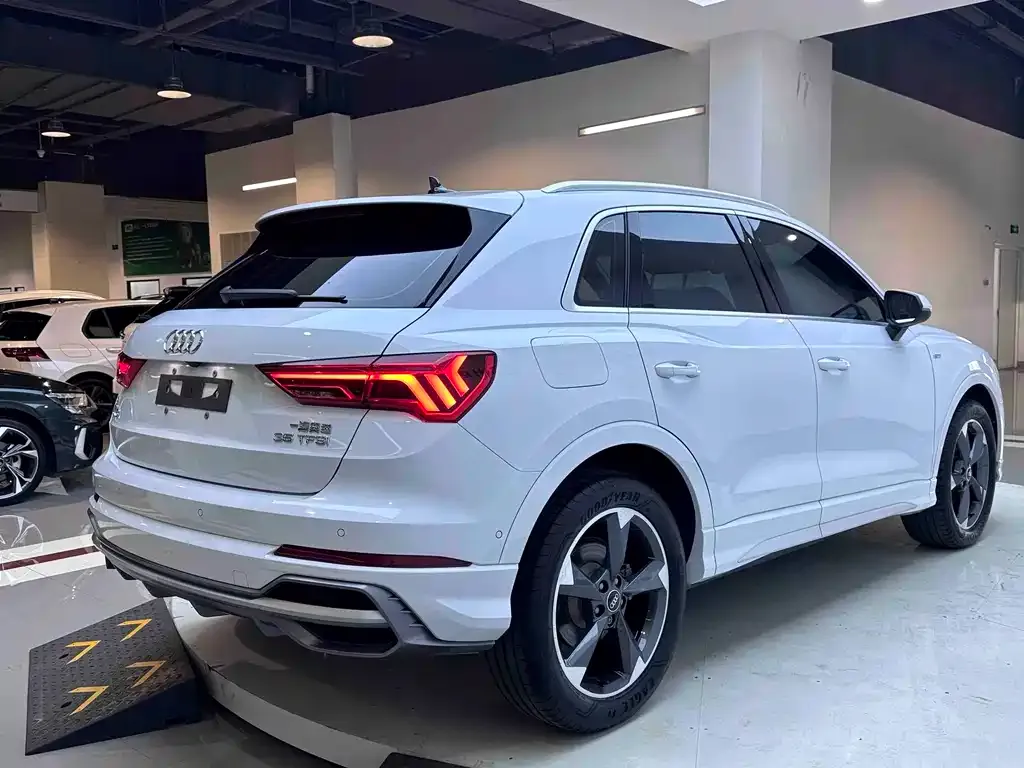 Audi Q3 — фото 7